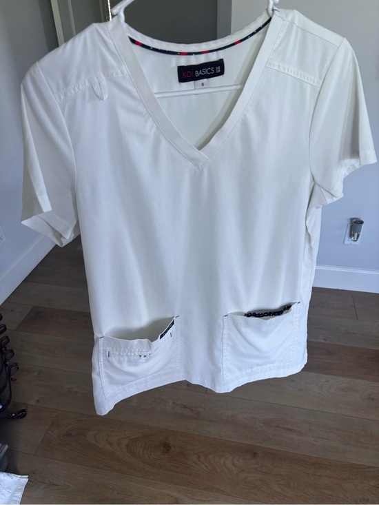 koi Tops - 3 koi Basics Women's White V-Neck Scrub Top
